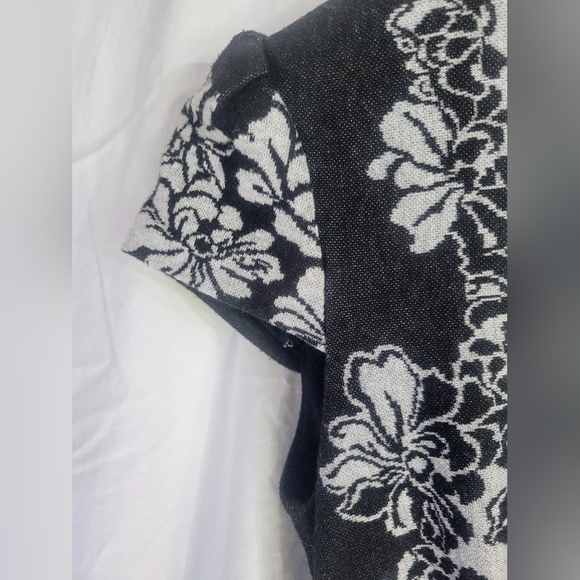 Betsey Johnson black and gray floral pencil dress size 2 whimsigoth office siren - Picture 2 of 9